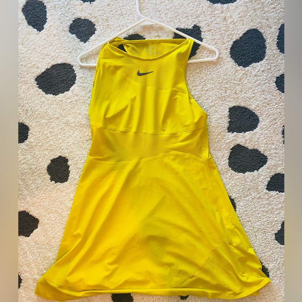Nike Women’s tennis dress SZ Medium